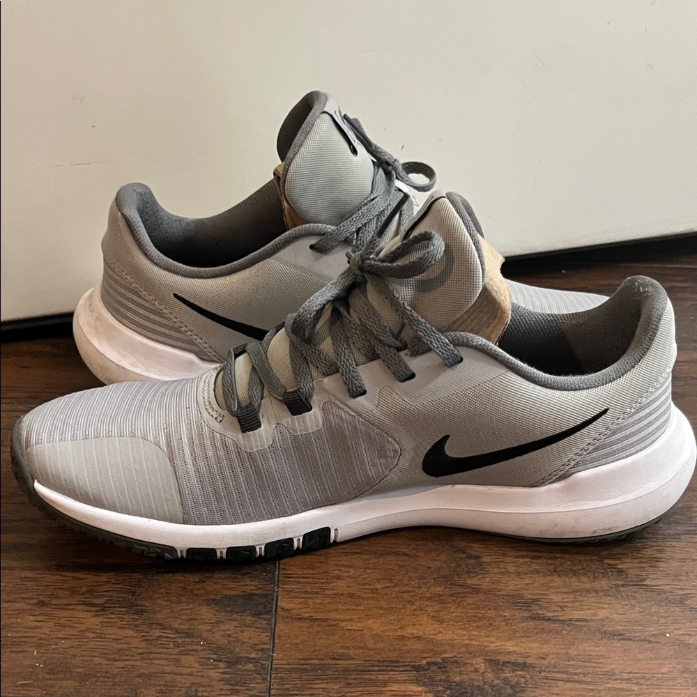 Size 9.5 Nike Men's Athletic Shoes in Gray - Picture 3 of 5